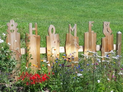 Motiv-Holzzaun mit Schriftzug Home