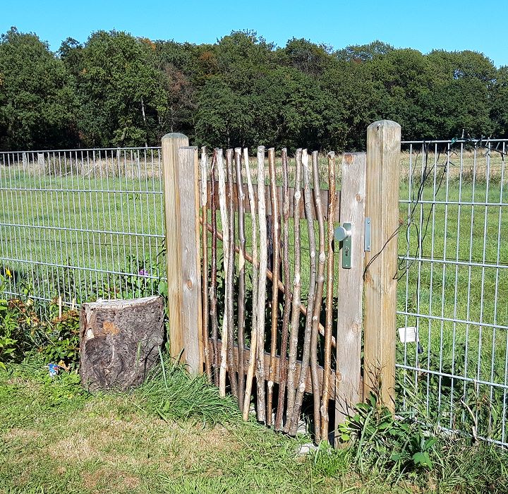Rustikales Zauntor aus Holz